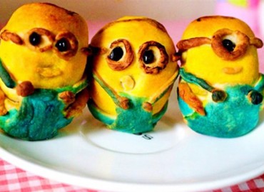 Món bánh trung thu hình Minion
