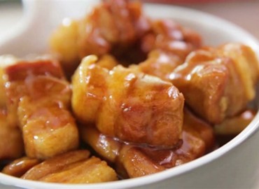 Món thịt ba chỉ kho quế thơm nức mũi