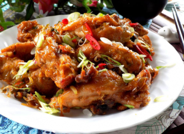 Gà chiên sốt cay ngon ngây ngất ngày Đông lạnh
