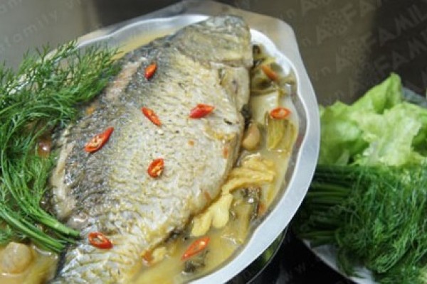 Cách nấu món cá chép om dưa theo công thức chuẩn của người Huế