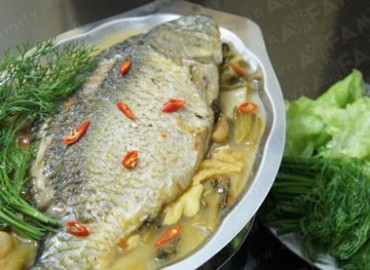 Cách nấu món cá chép om dưa theo công thức chuẩn của người Huế