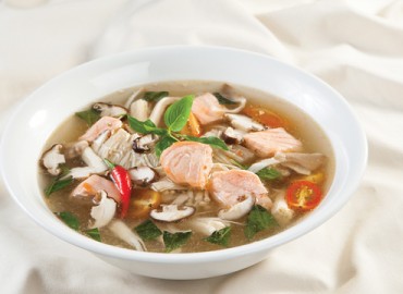 canh cá hồi nấu nấm