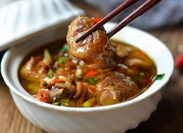 Trời lạnh xuýt xoa với gà hấp cay là ngon nhất