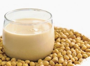 Cách làm sữa đậu nành thơm ngon bằng máy xay sinh tố ngay tại nhà